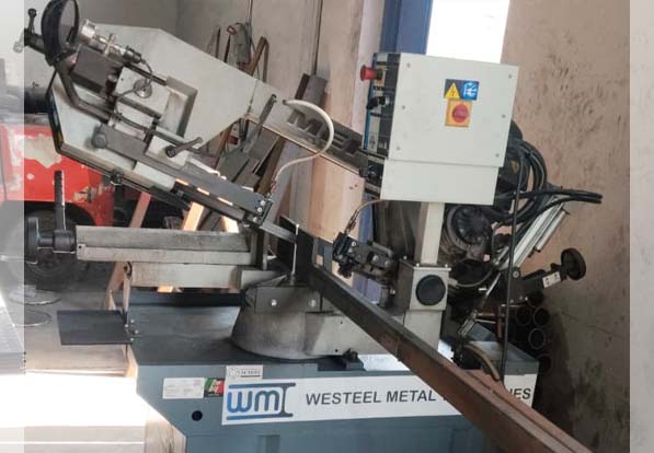 CNC Saw Cutting Machine